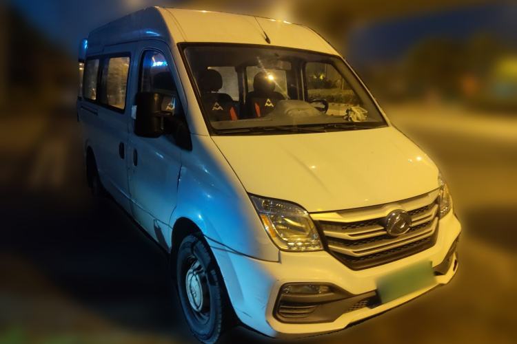 Used SAIC MAXUS Xintu V80 2018 2.5T 6-Speed Manual Aoyuntong Facelifted Short Wheelbase Mid-Height 5-6-Seater Front Right 45 Deg