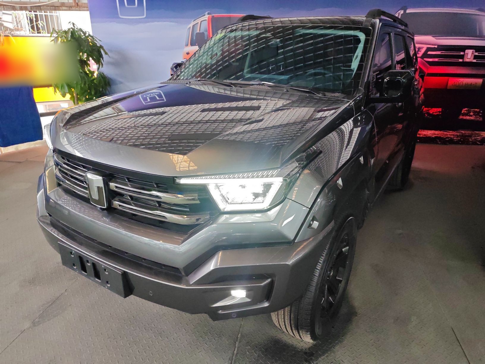 Под передней частью автомобиля