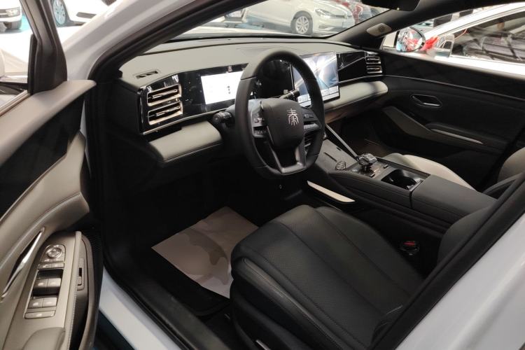 Used BYD Qin L 2025 DM-i Smart Drive 120KM Superior Model Left Front Seat