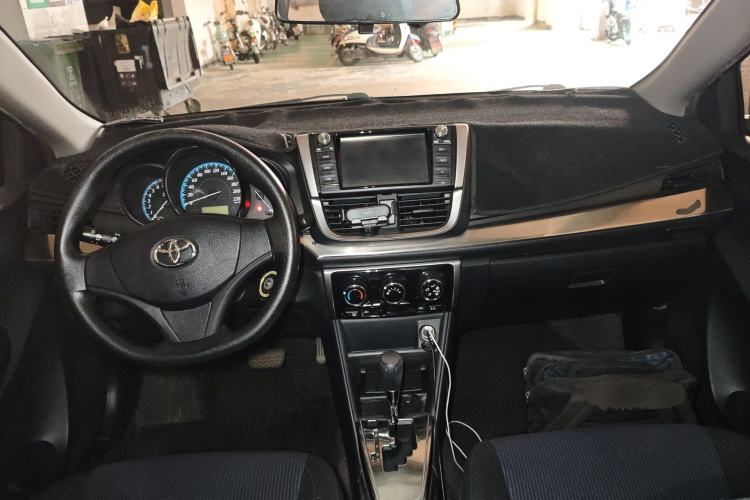 Used Toyota YARiS L Zhi Xuan 2016 Revised 1.5E CVT Charming Edition Center Console