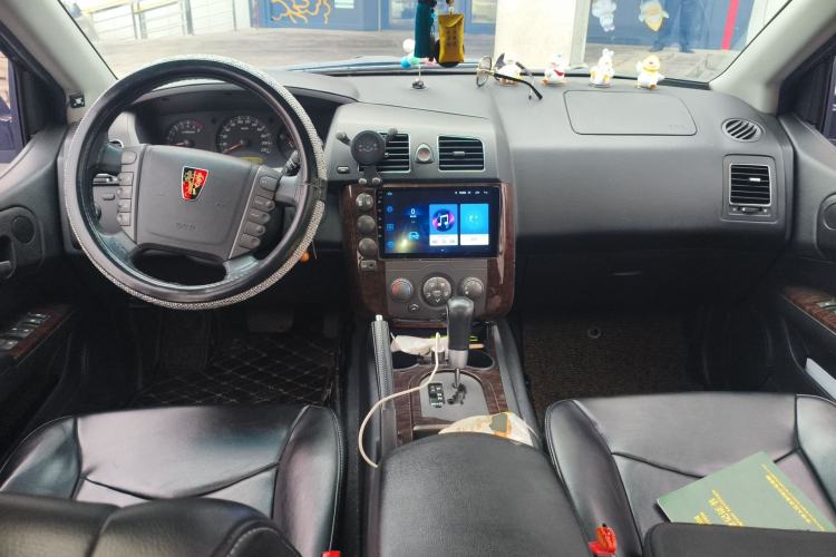 Used Roewe W5 2014 1.8T 2WD Automatic Tharu Special Edition Center Console