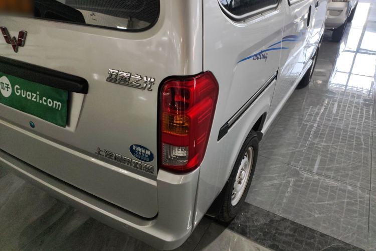 Used Wuling Zhiguang 2023 1.5L Practical Version 5/7 Seats Right Rear Taillight