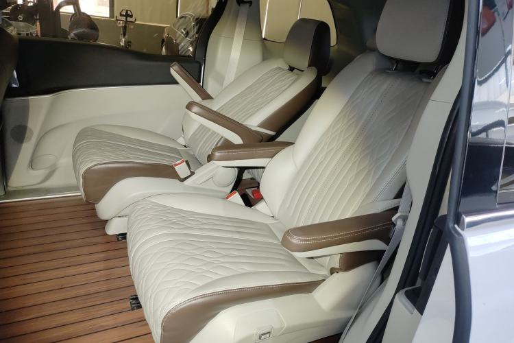 Used Buick GL8 2023 Land Executive Class Smart Enjoyment Model