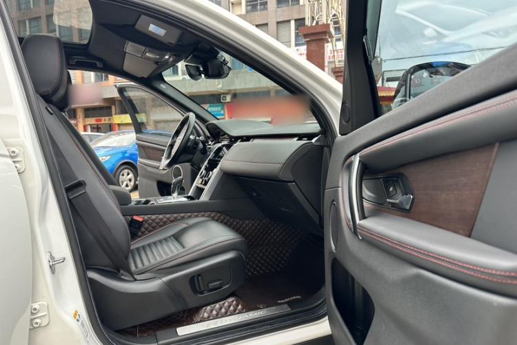 Used Land Rover Discovery Sport 2020 249 PS R-Dynamic Performance Edition Interior 4