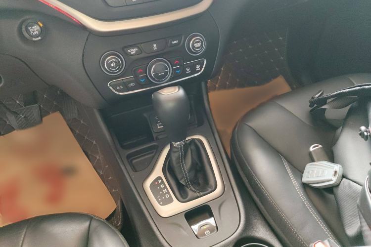 Used Jeep Cherokee 2016 2.0L Superior Edition