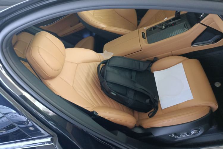 Used Lynk & Co 09 EM-P 2021 2.0T PHEV Ultra 7-Seater Right Front Seat