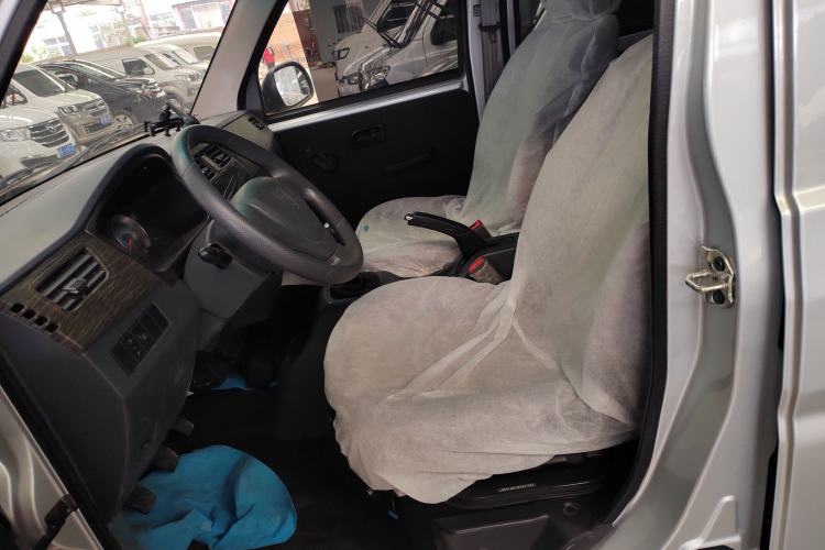 Used Jinbei Hiace X30 2023 1.5L Super-Comfortable Passenger Van 5/6/7-Seater Non-Air-Conditioned Version Model SWC15M