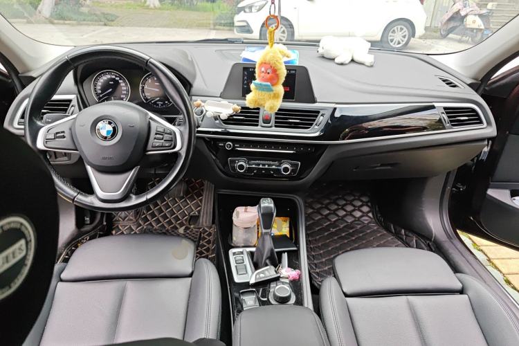 Used BMW 1 Series 2017 118i Sport Edition Center Console