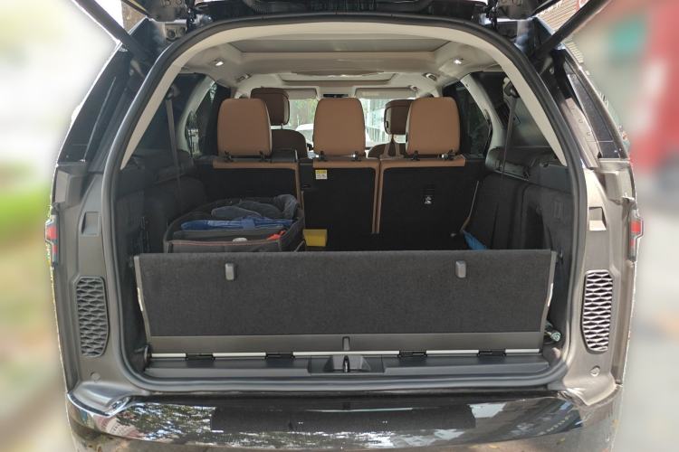 Used Land Rover Discovery 2023 360 PS Metropolitan Edition Trunk