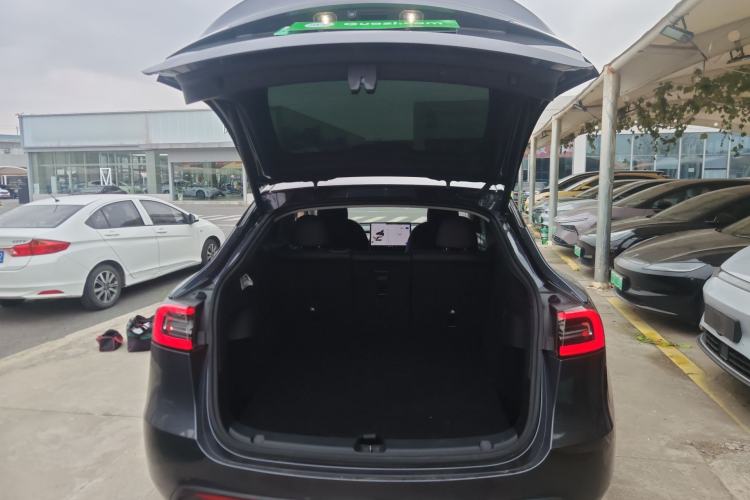 Used Tesla Model Y 2021 Long-Range All-Wheel-Drive Version Trunk