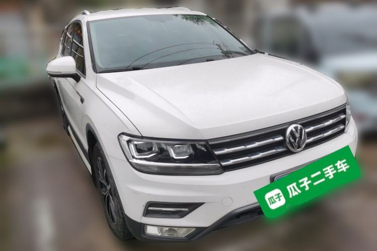 Used Volkswagen Tiguan L 2018 280TSI Automatic Two-Wheel Drive Comfort Edition Front Right 45 Deg