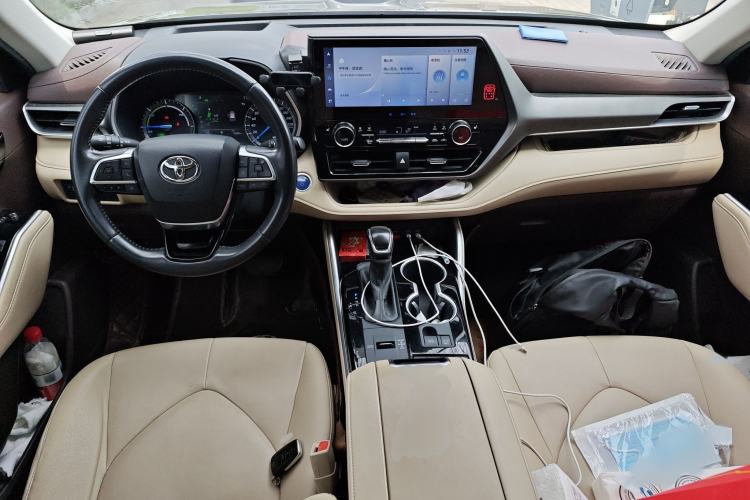 Used Toyota Highlander 2022 Dual-Engine 2.5L Four-Wheel Drive Prestige Version 7 Seats Interior 2