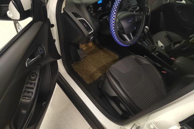 Used Ford Focus 2018 Hatchback Classic 1.6L Automatic Trendy SmartDrive Edition
