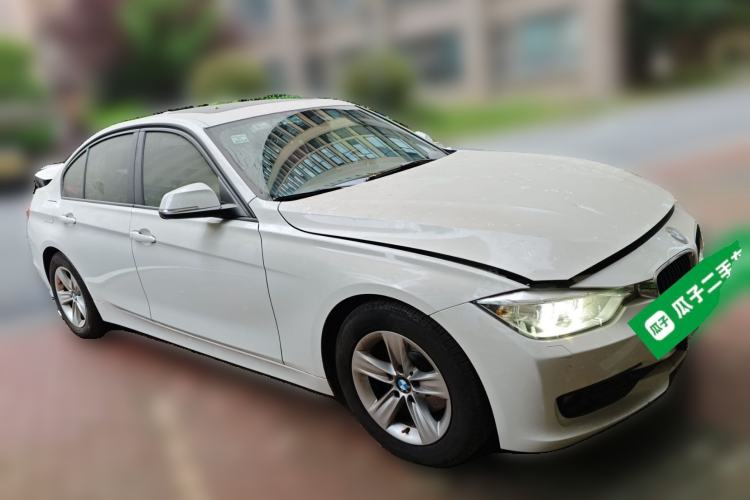 Used BMW 3 Series 2015 320i Luxury Line Stylish Edition Front Right 45 Deg