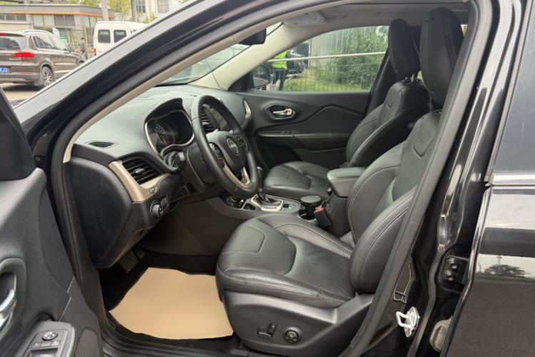 Used Jeep Cherokee 2017 2.0L Superior Edition