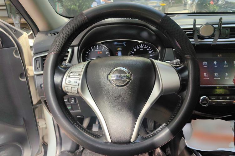 Used Nissan X-Trail 2014 2.5L CVT Luxury Edition 4WD Steering Wheel