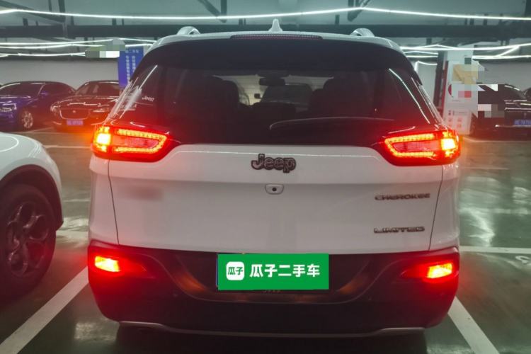 Used Jeep Cherokee 2020 2.0L Two-Wheel Drive Classic Sports Edition Exterior 4