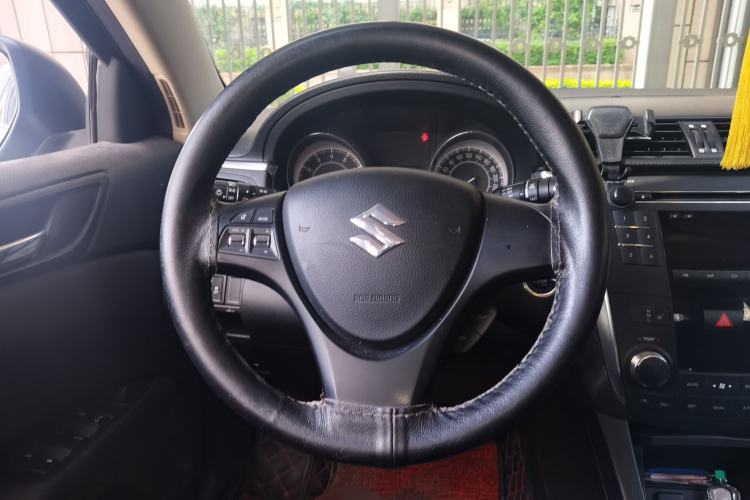 Used Suzuki Kizashi 2010 2.4L Two-Wheel Drive Standard Edition
