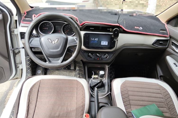 Used Wuling Hongguang 2018 1.5L S Comfort Model L2B Center Console