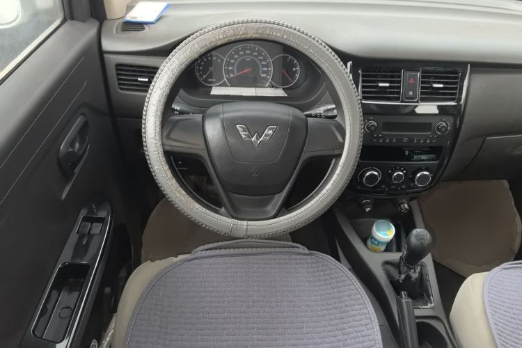 Used Wuling Rongguang V 2016 1.5L Standard Version