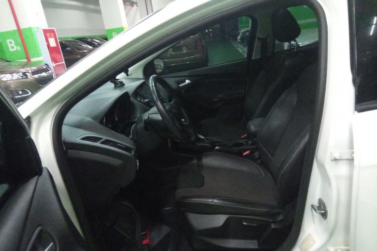 Used Ford Focus 2012 Sedan 1.6L Automatic Fashion Edition
