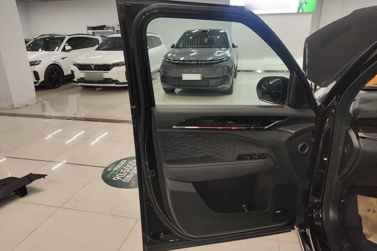 Used Zeekr 009 2024 7-Seater Aisle Version 108 kWh