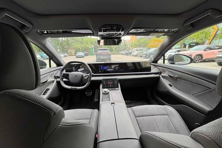 Used VOYAH PASSION 2024 PHEV Four-Wheel Drive Ultra-Long Range Flagship Model
