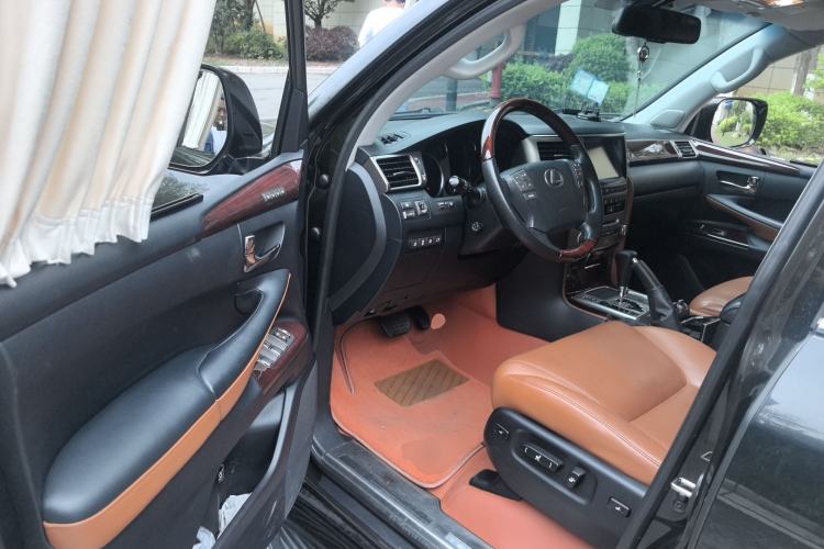 Used Lexus LX 2013 570
