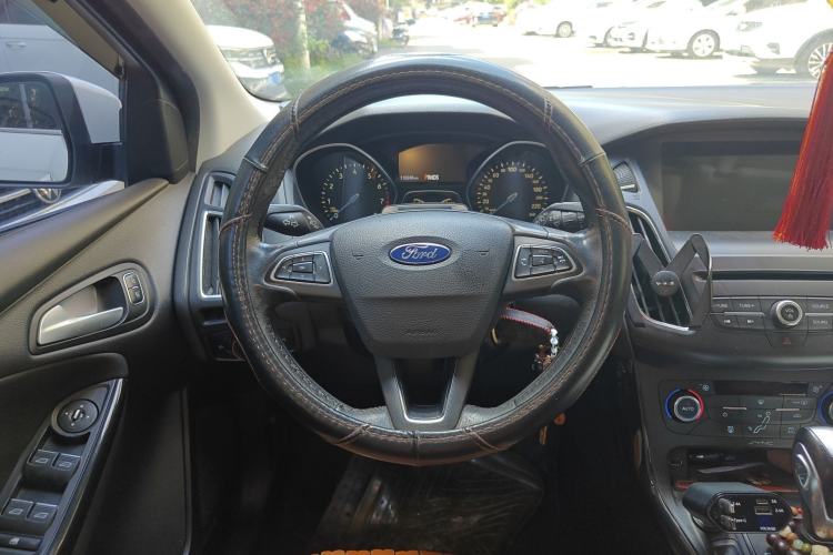 Used Ford Focus 2017 Hatchback EcoBoost 180 Automatic Elite Model Steering Wheel