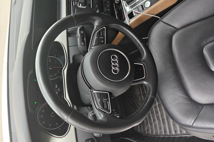 Used Audi A4L 2016 35 TFSI Collection Edition S line Luxury Model Steering Wheel