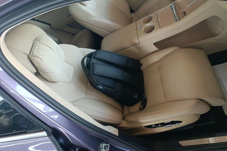 Used Hima AITO M5 2025 Extended-Range Ultra All-Wheel-Drive Version Right Front Seat