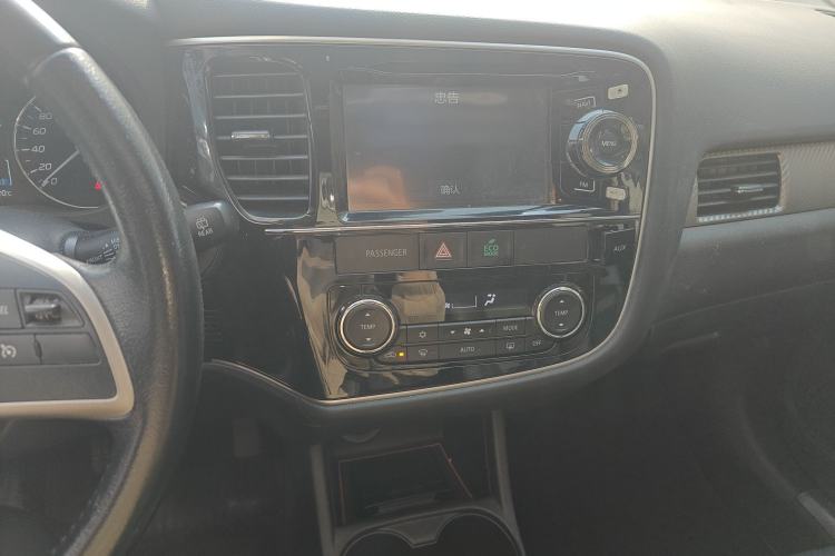 Used Mitsubishi Outlander 2013 2.4L Four-Wheel Drive Luxury Navigation Version 7 Seats
