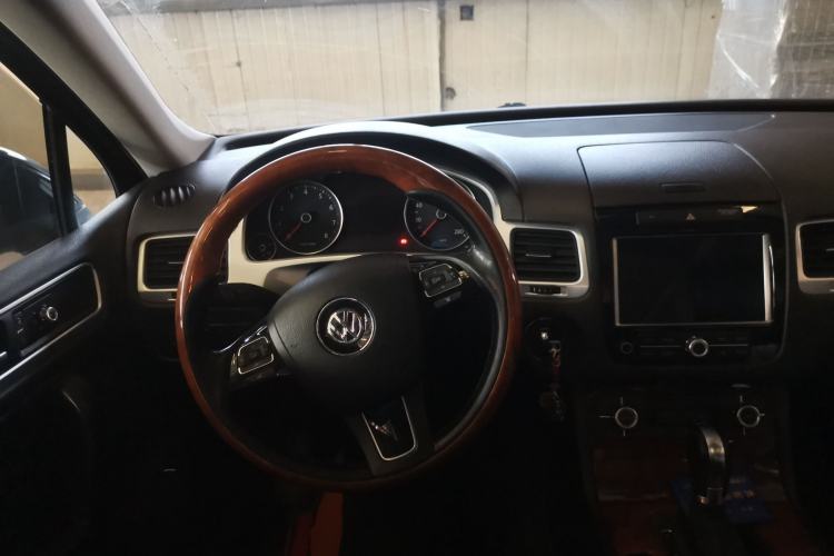 Used Volkswagen Touareg 2011 3.0 TSI Comfort Version Steering Wheel