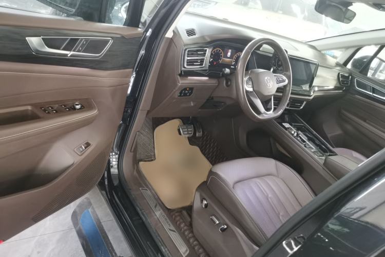 Used Volkswagen Viloran 2023 380TSI Luxury Edition
