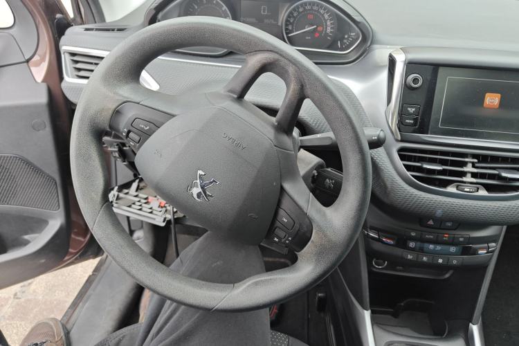 Used Peugeot 2008 2014 1.6L Manual Fashion Edition Steering Wheel
