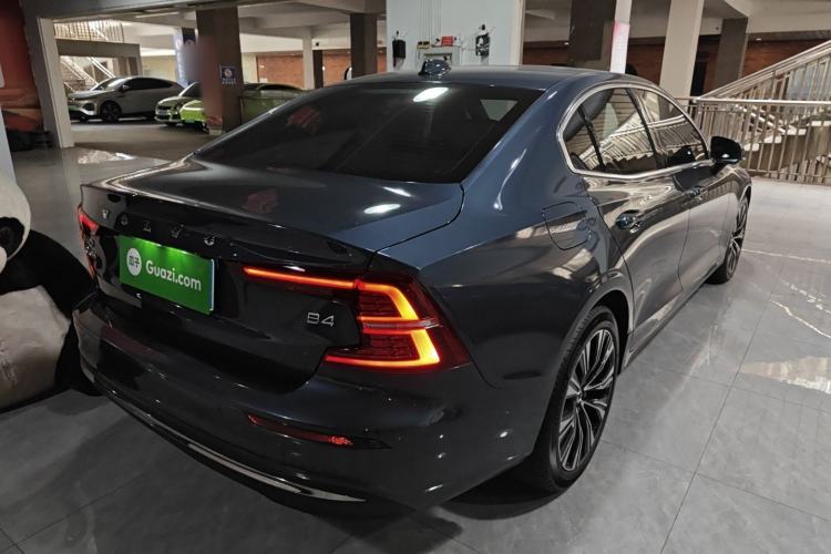 Used Volvo S60 2023 B4 Zhiyuan Luxury Edition
