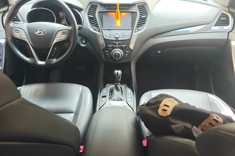 Used Hyundai Santa Fe 2013 Revised Version 2.0T Automatic All-Wheel Drive Top-Tier Trim