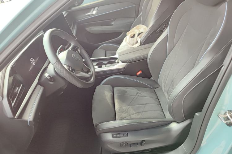 Used Volkswagen Passat 2025 Pro 380TSI Starry Dragon Luxury Edition Left Front Seat