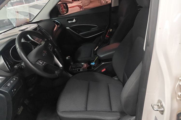 Used Hyundai Santa Fe 2015 2.0T Automatic Two-Wheel Drive Comfort Version 5 Seats
