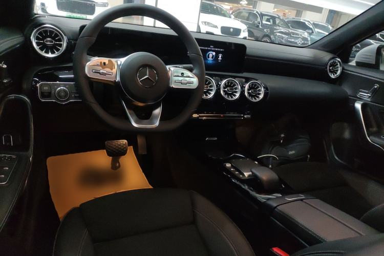 Used Mercedes-Benz A-Class 2022 Revised Version A 200 L Sport Sedan Fashionable Style