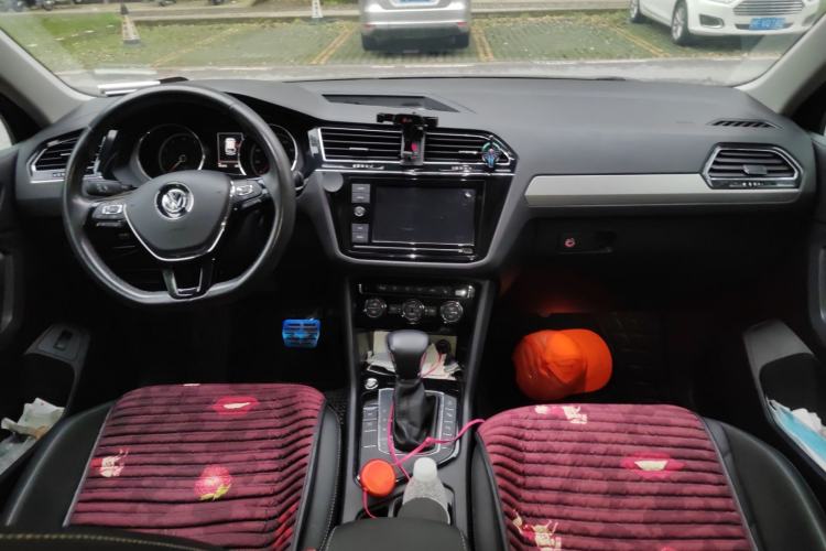 Used Volkswagen Tiguan L 2019 330TSI Automatic Two-Wheel Drive Smart Luxury Version China VI Standard Center Console