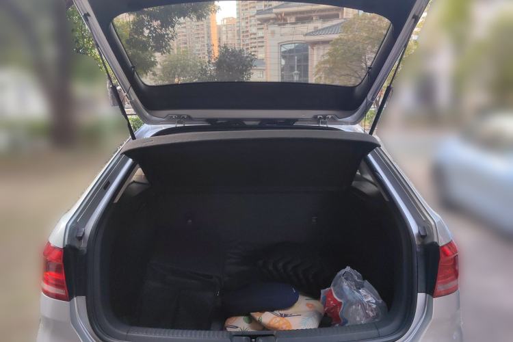 Used Volkswagen Gran Lavida 2013 1.6L Automatic Fashion Model