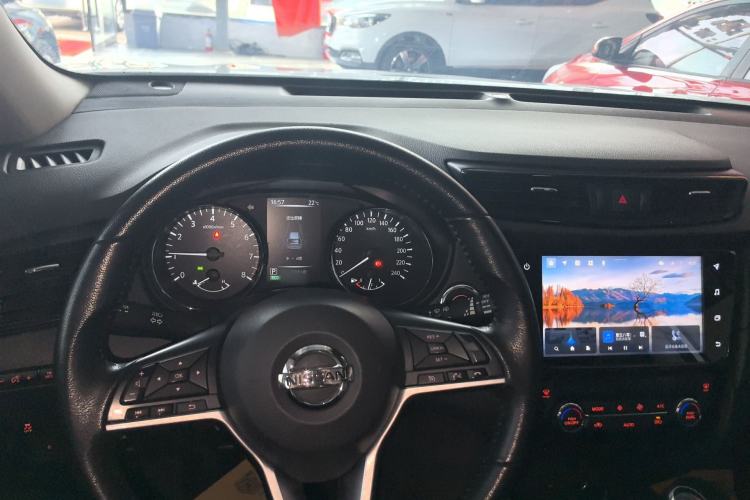 Used Nissan X-Trail 2023 Classic 2.0L Two-Wheel Drive Smart Connect & Comfort Edition Center Console