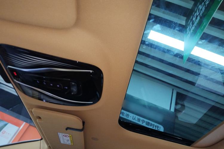 Used VOYAH Dream 2025 PHEV Four-Wheel Drive Excellence Qiankun Edition
