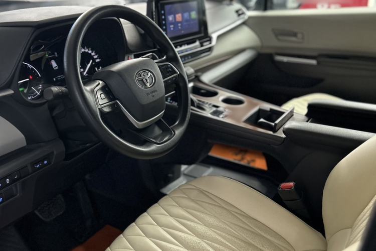 Used Toyota SIENNA 2021 2.5L Hybrid Comfort Edition
