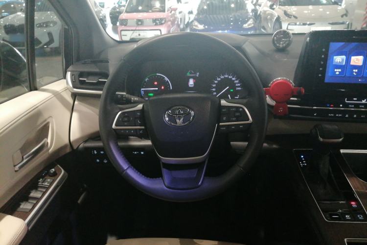 Used Toyota Sienna 2023 2.5L Hybrid Luxury Edition