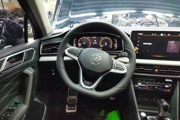 Used Volkswagen Tiguan L 2024 Outstanding Model 330TSI Automatic Two-Wheel Drive R-Line Dragon Glory Edition Steering Wheel