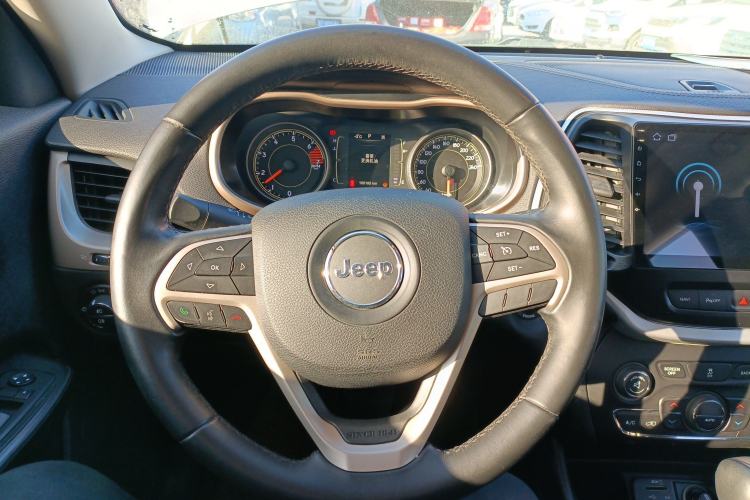 Used Jeep Cherokee 2016 2.0L Leading Edition
