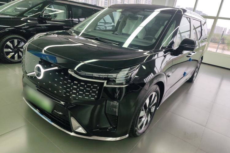 Used Volvo EM90 2025 Ultra Six-Seater