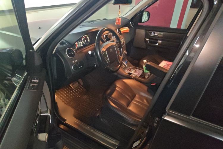 Used Land Rover Discovery 2015 3.0 SDV6 HSE Diesel Version Interior 3